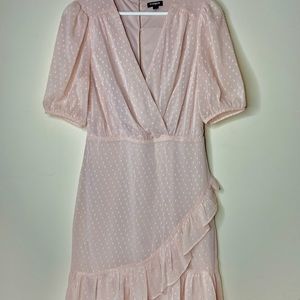 Only wore once! It’s gorgeous and flirty!